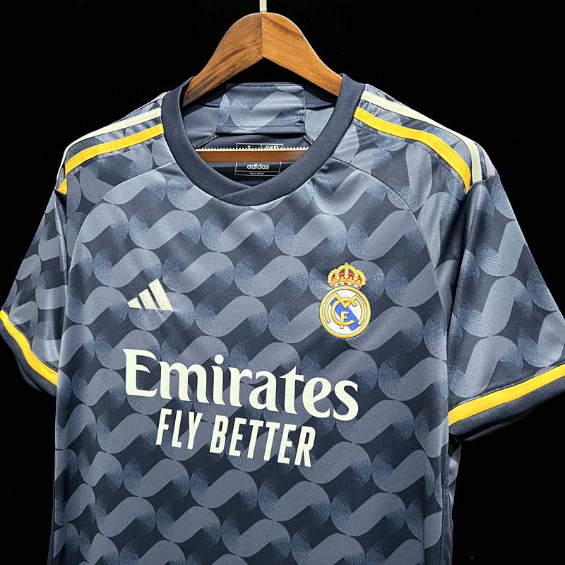 Real Madrid Camiseta Segunda Equipación Personalizada con tú Nombre de la  Temporada 2023-2024 - Replica Oficial con Licencia Oficial - Adulto (S) :  : Moda